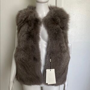 NWT Fox Fur Vest in Gray. Luxurious jacket.  Size L.